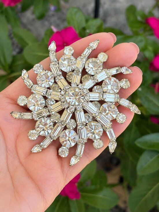 Vintage Jewelry - Vintage Crystal Starburst Snowflake Brooch Pin Large 3.25" Rhinestone Statement
